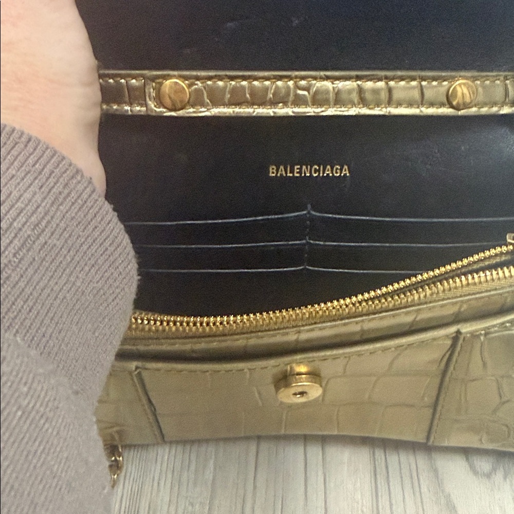 Balenciaga Gold hourglasses wallet on chain WOC - Picture 5 of 5